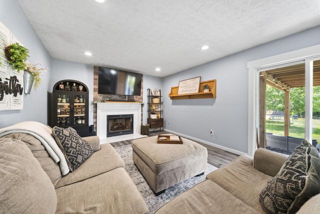 44 Ashton Drive, Ashville, OH 43103