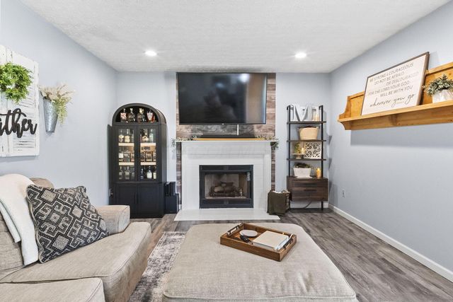 44 Ashton Drive, Ashville, OH 43103