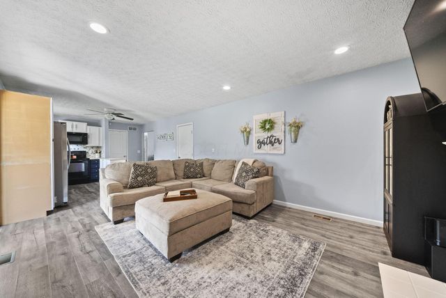 44 Ashton Drive, Ashville, OH 43103