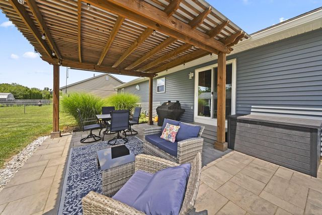 44 Ashton Drive, Ashville, OH 43103