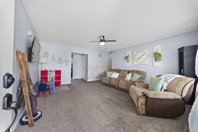 44 Ashton Drive, Ashville, OH 43103