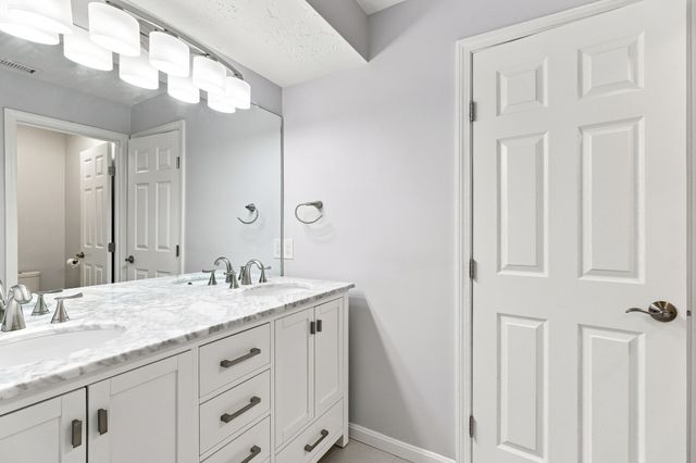 78 Pointe Rok Drive 78, Worcester, MA 01604