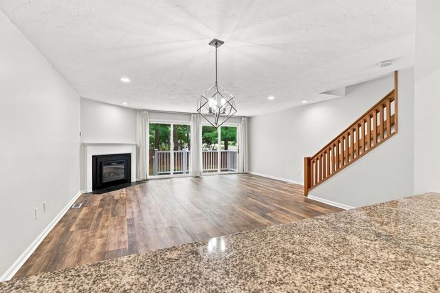 78 Pointe Rok Drive 78, Worcester, MA 01604