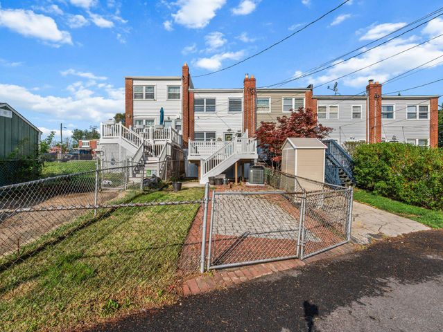 435 SEWARD AVE, Baltimore, MD 21225