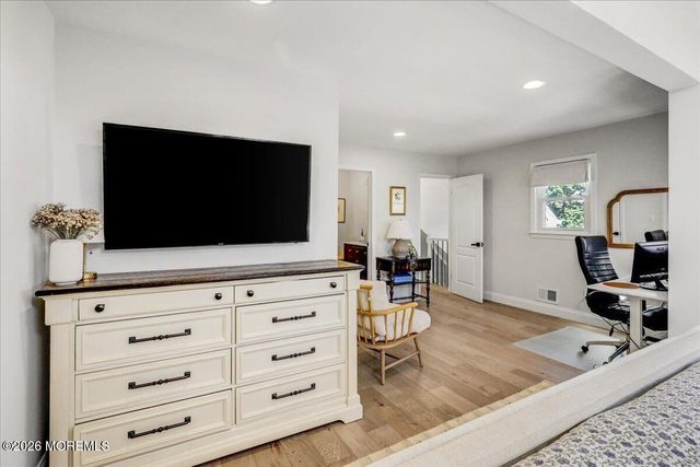 6 Longfellow Court, Freehold, NJ 07728