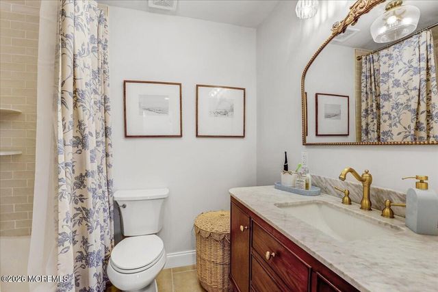 6 Longfellow Court, Freehold, NJ 07728