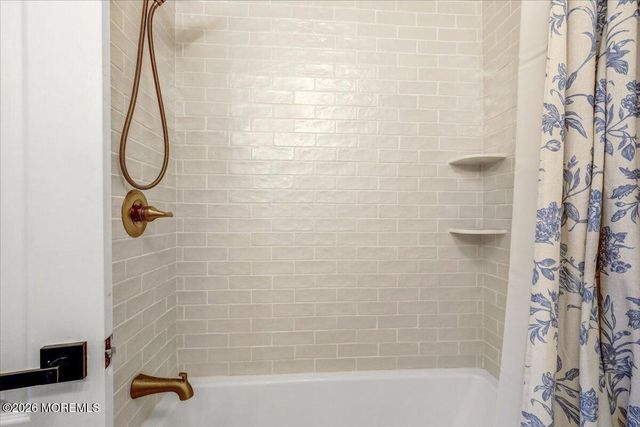 6 Longfellow Court, Freehold, NJ 07728