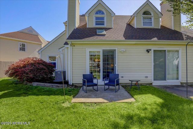 6 Longfellow Court, Freehold, NJ 07728