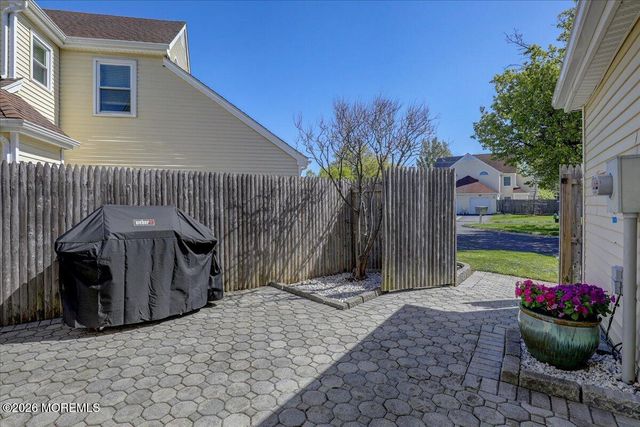 6 Longfellow Court, Freehold, NJ 07728