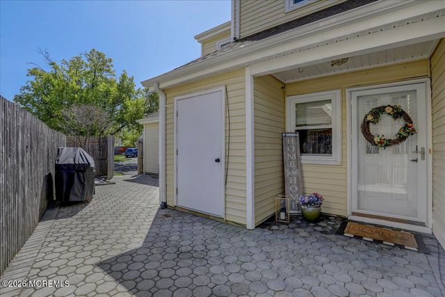 6 Longfellow Court, Freehold, NJ 07728