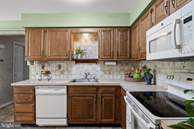 518 ADAMS LN, Southampton, NJ 08088