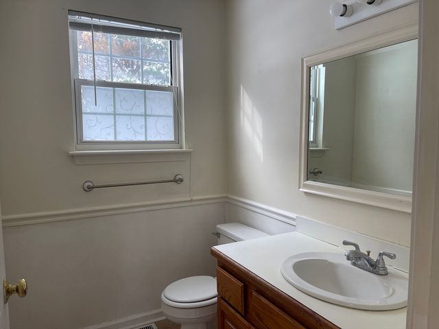 17 Azalea Ln 17, Marlborough, MA 01752