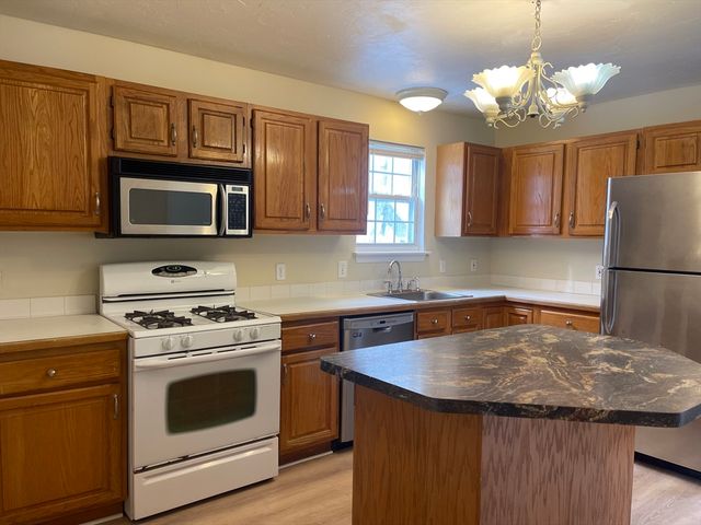 17 Azalea Ln 17, Marlborough, MA 01752