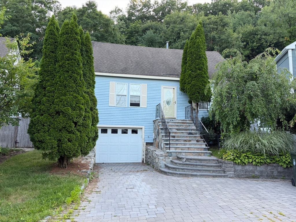 17 Azalea Ln 17, Marlborough, MA 01752