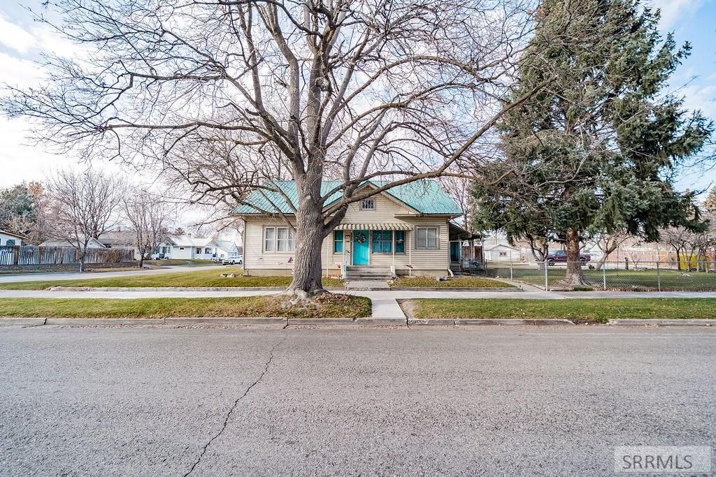Image 2 of property listing at 1305 Canal, Idaho Falls, ID 83402