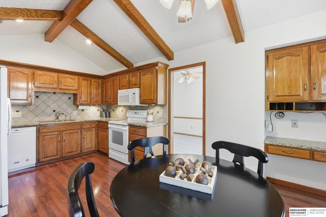 575 N 152 Avenue Circle, Omaha, NE 68154