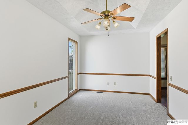 575 N 152 Avenue Circle, Omaha, NE 68154