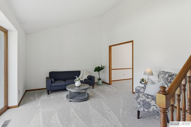 575 N 152 Avenue Circle, Omaha, NE 68154