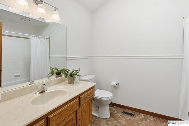 575 N 152 Avenue Circle, Omaha, NE 68154