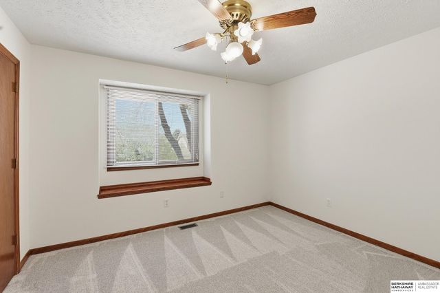 575 N 152 Avenue Circle, Omaha, NE 68154