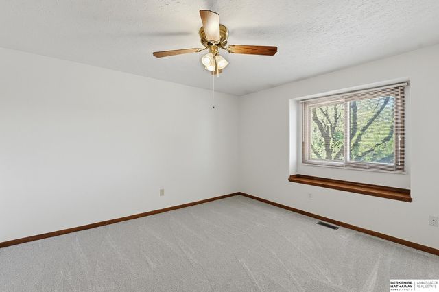 575 N 152 Avenue Circle, Omaha, NE 68154