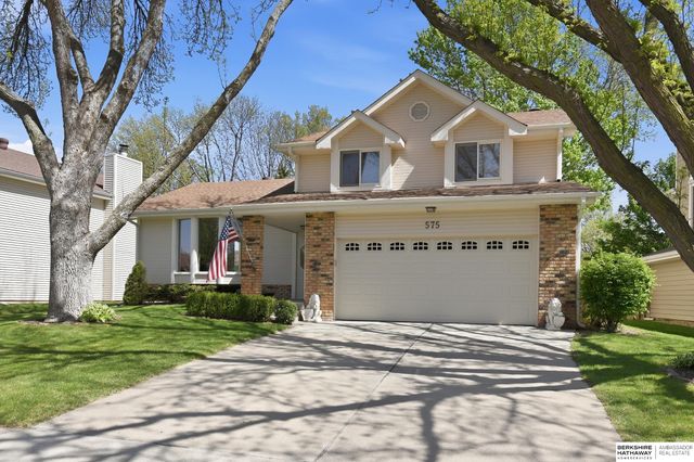 575 N 152 Avenue Circle, Omaha, NE 68154