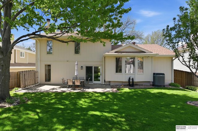 575 N 152 Avenue Circle, Omaha, NE 68154