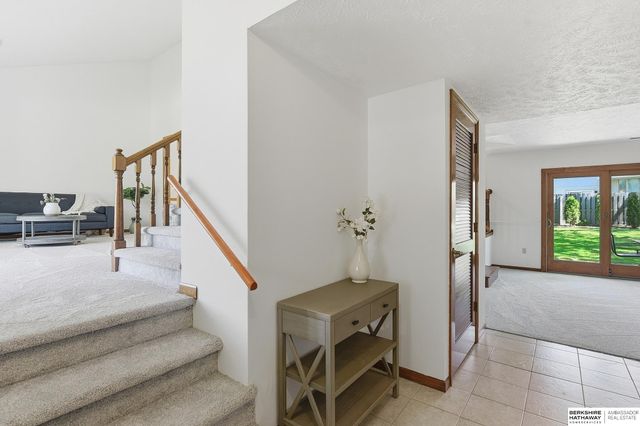 575 N 152 Avenue Circle, Omaha, NE 68154