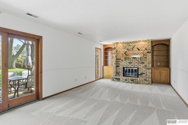 575 N 152 Avenue Circle, Omaha, NE 68154