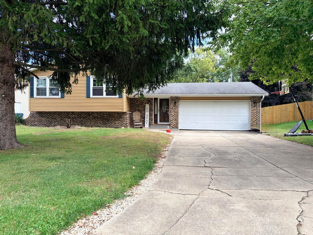 96 Hickory Avenue, Hebron, IN 46341
