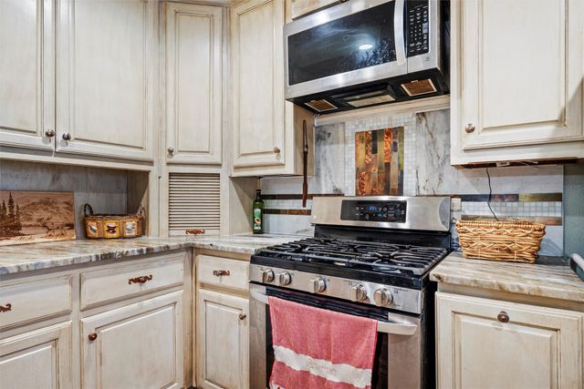 1613 Saint James Drive, Carrollton, TX 75007