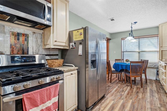 1613 Saint James Drive, Carrollton, TX 75007