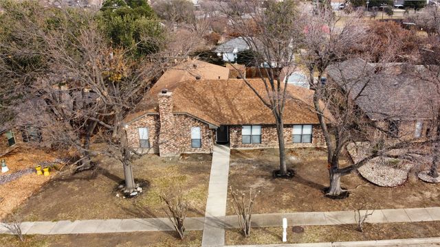 1613 Saint James Drive, Carrollton, TX 75007