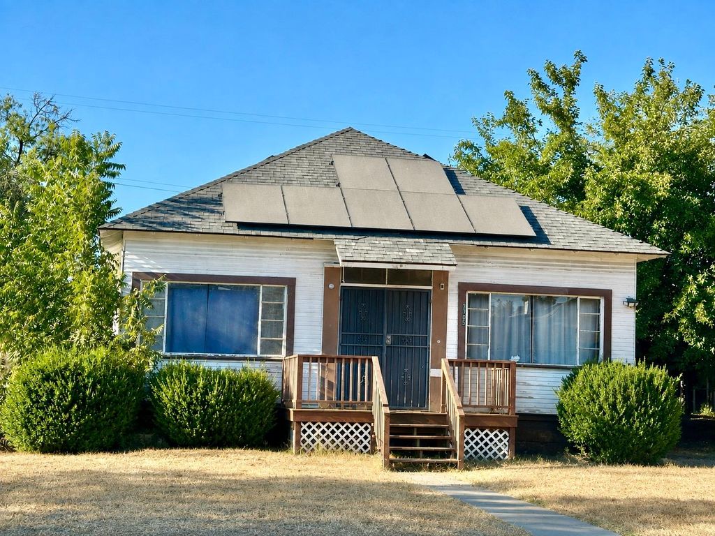 Image 1 of property listing at 3705 E Iowa Avenue, Fresno, CA 93702
