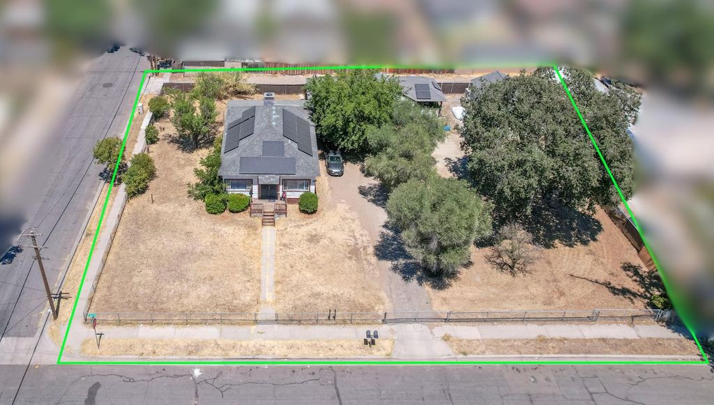 Image 4 of property listing at 3705 E Iowa Avenue, Fresno, CA 93702