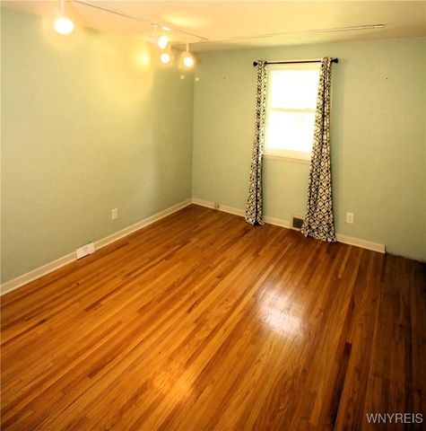 8709 Nottingham, Clarence, NY 14221