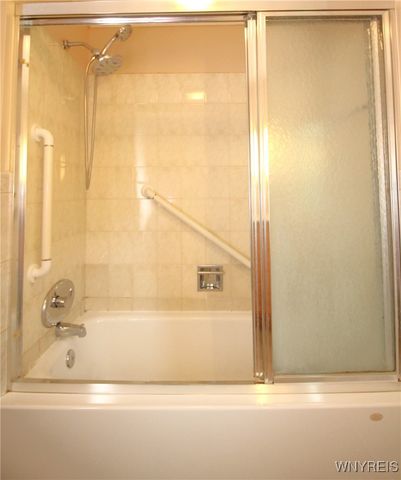 8709 Nottingham, Clarence, NY 14221