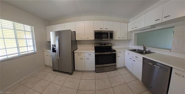 7725 Jewel LN 202, Naples, FL 34109