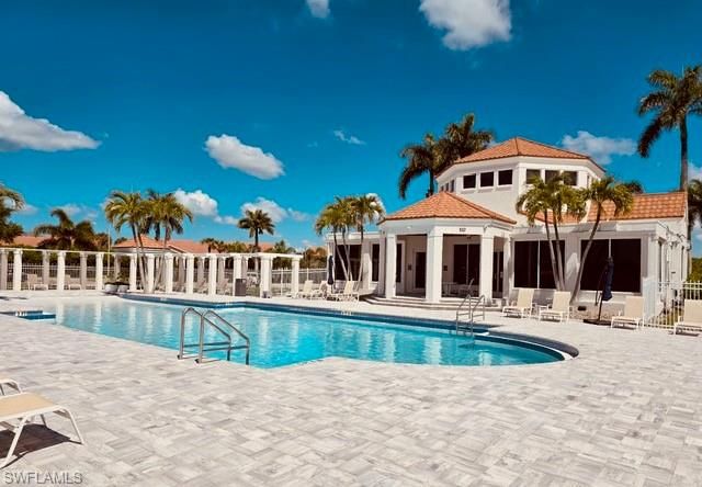 7725 Jewel LN 202, Naples, FL 34109