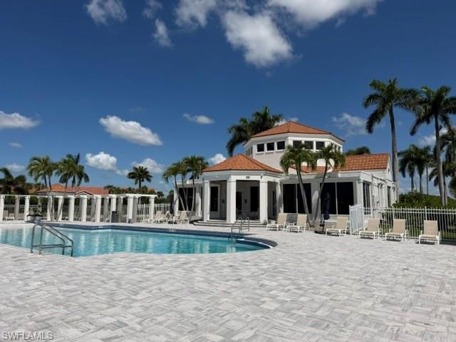 7725 Jewel LN 202, Naples, FL 34109