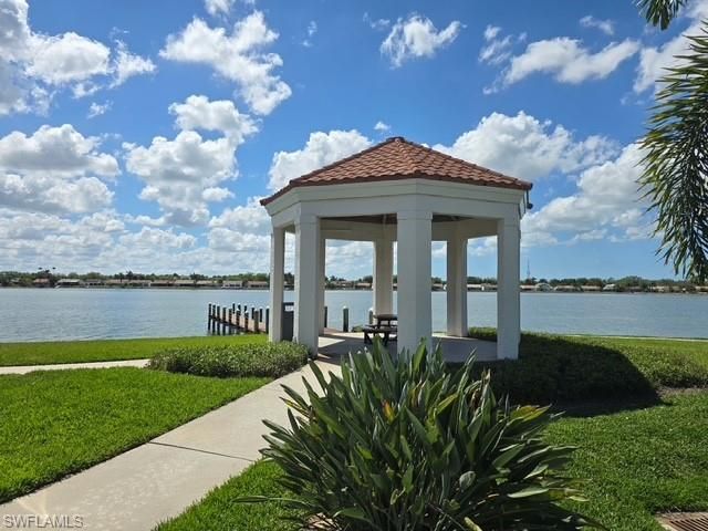 7725 Jewel LN 202, Naples, FL 34109