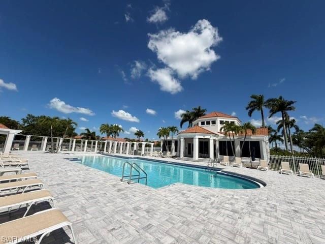 7725 Jewel LN 202, Naples, FL 34109