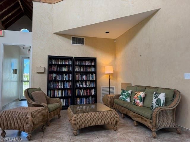 7725 Jewel LN 202, Naples, FL 34109