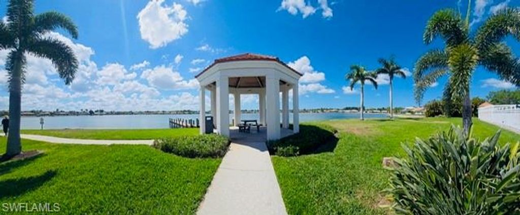 7725 Jewel LN 202, Naples, FL 34109