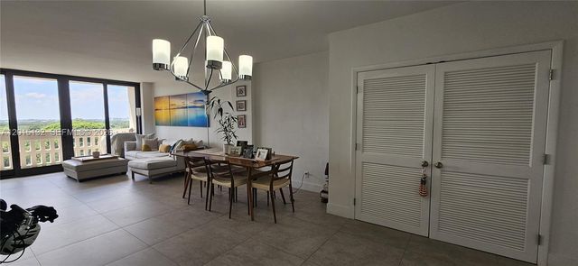 90 Edgewater Dr 1219, Coral Gables, FL 33133