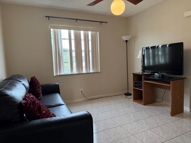 470 Capri J, Delray Beach, FL 33445