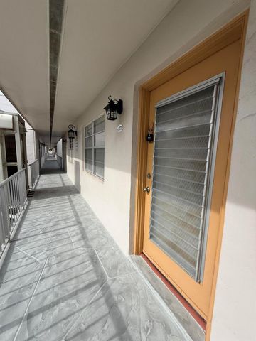 470 Capri J, Delray Beach, FL 33445