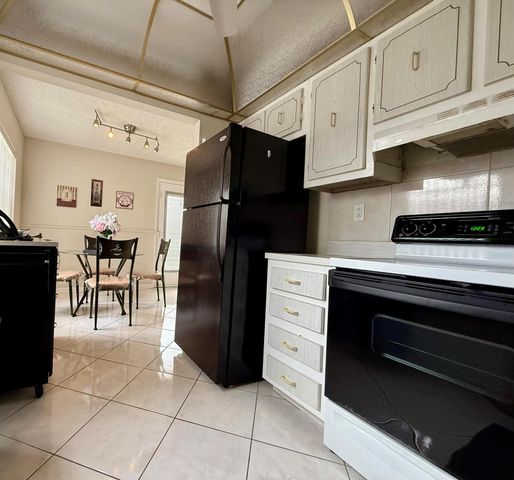 470 Capri J, Delray Beach, FL 33445