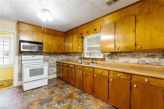 2804 Fox Knob Road, Jonesville, NC 28642