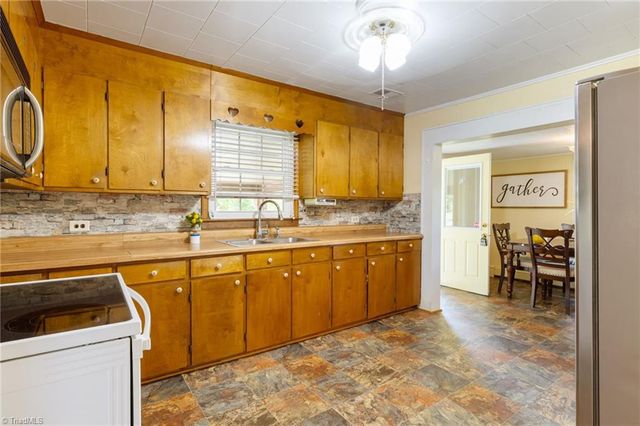 2804 Fox Knob Road, Jonesville, NC 28642
